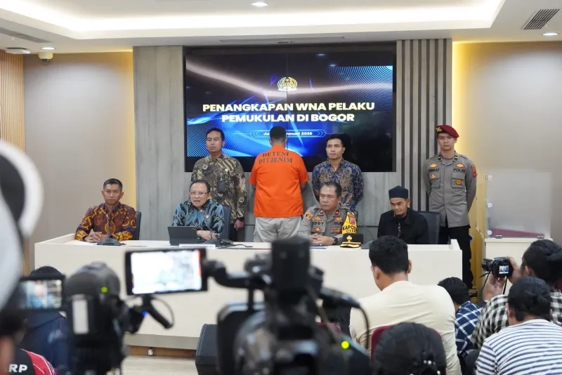 Konferensi Pers Penangkapan WNA Pemukul Marbot Masjid